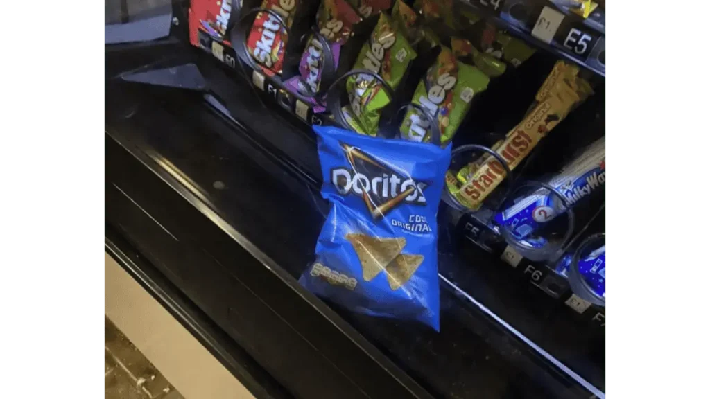 Vending machine chips stuck during dispensing