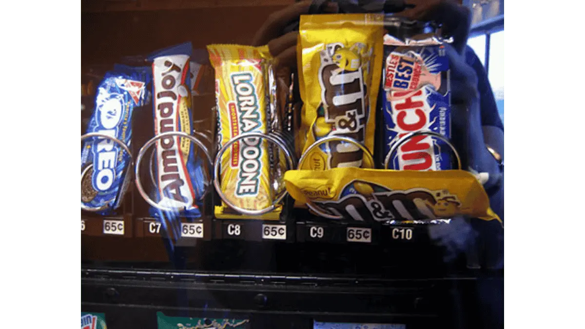 Vending machine item stuck during dispensing